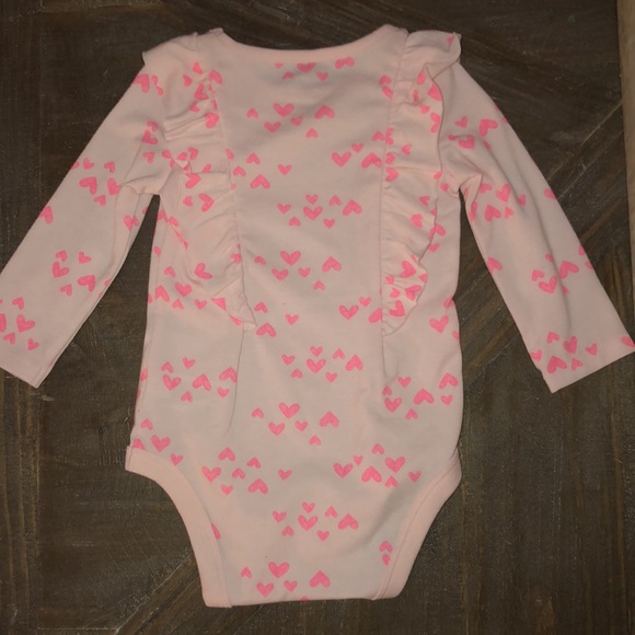 Adorable 6-9 month onesie - Picture 3 of 3